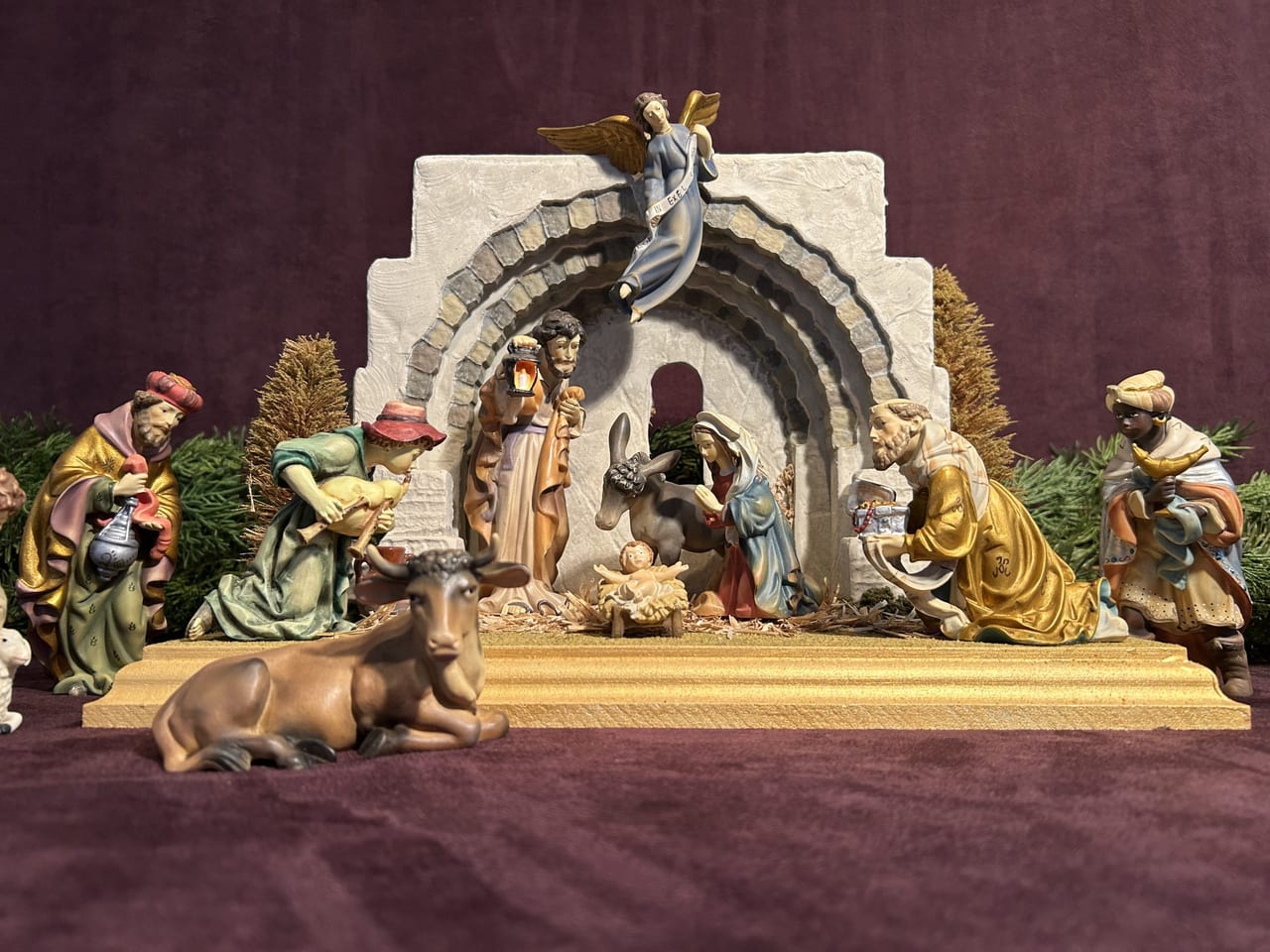 The Dolfi Grotto – nativity stable by Navidad Nativities Atelier